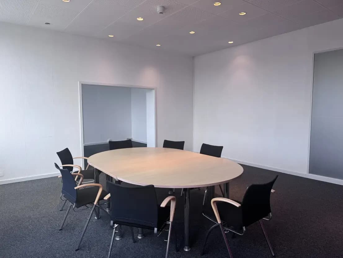 71-m²-Büroeinheit — zweiter Raum