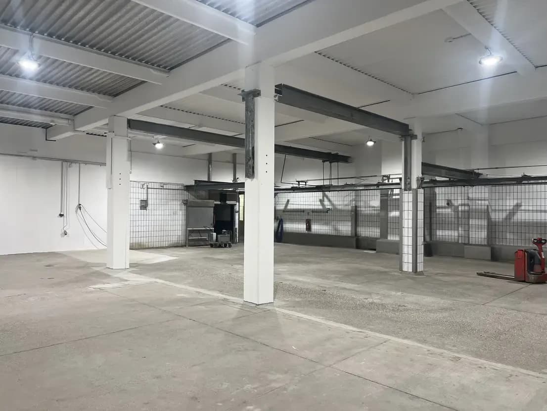 750-m²-Halle — Rampe / Anlieferung